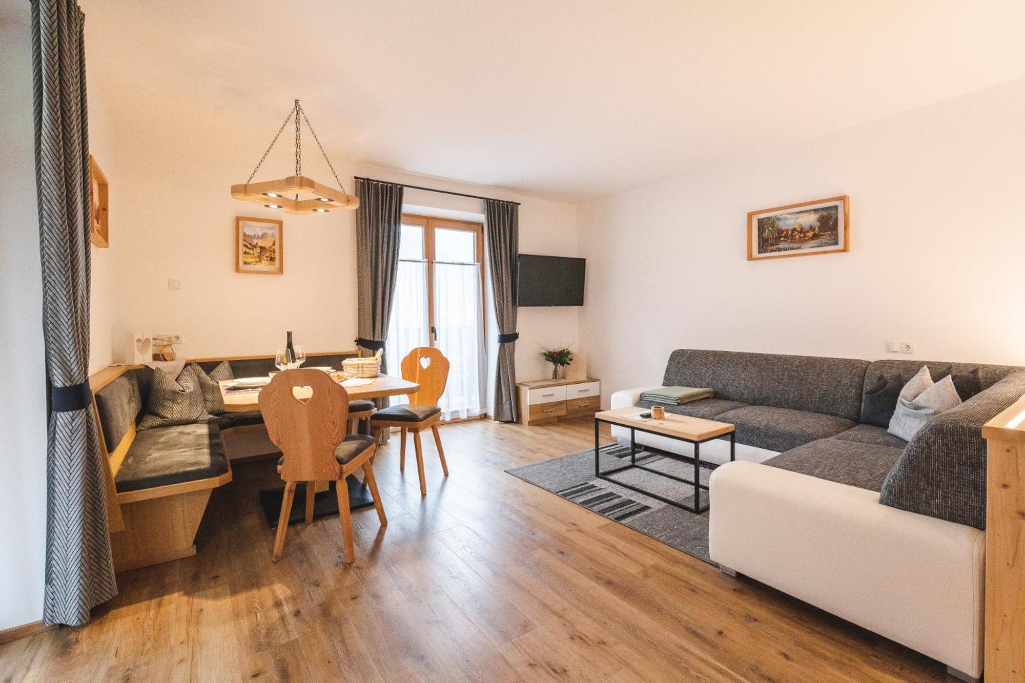 Elslerhof Apartment Dobbiaco Bagian luar foto
