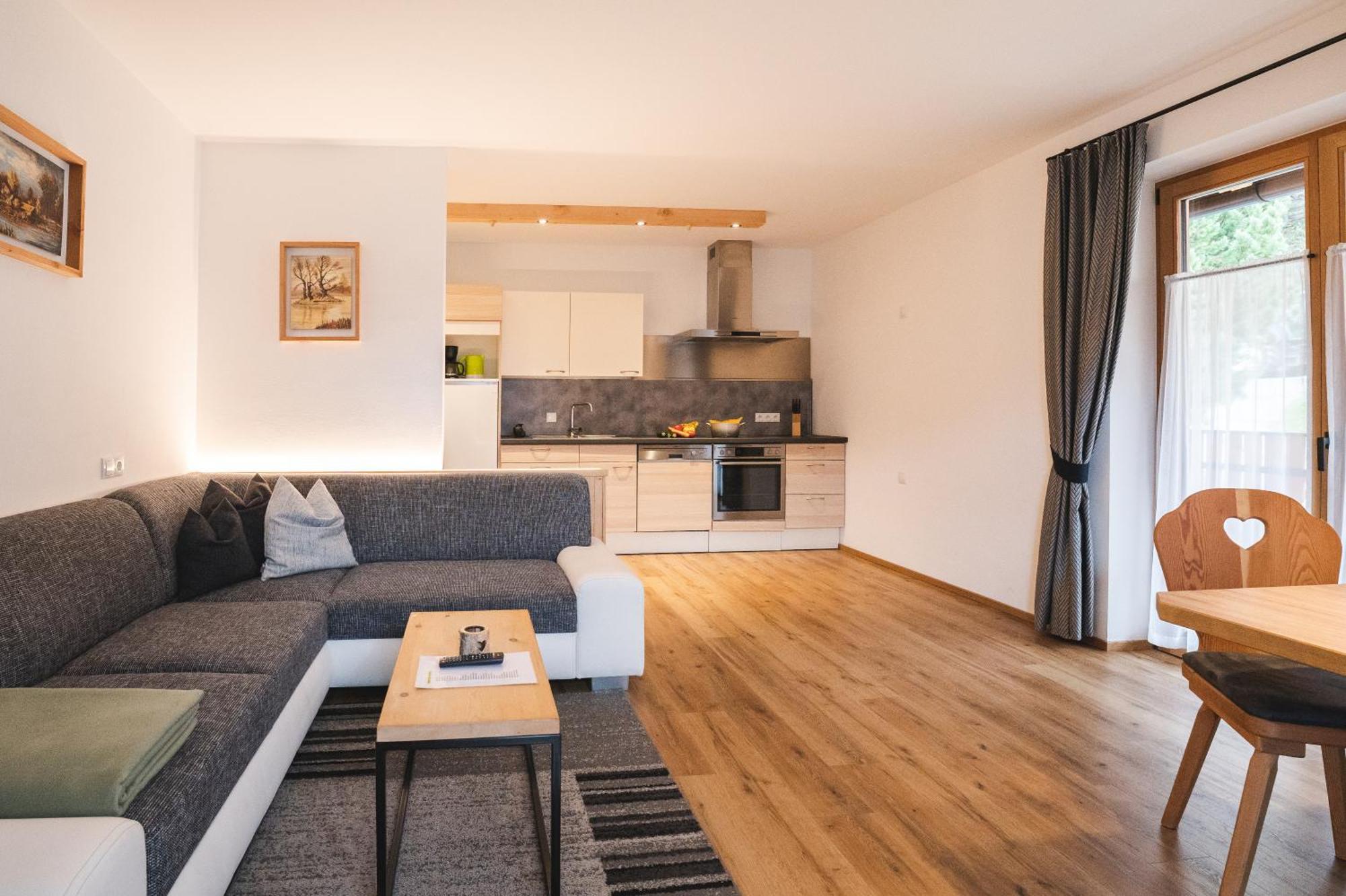 Elslerhof Apartment Dobbiaco Bagian luar foto
