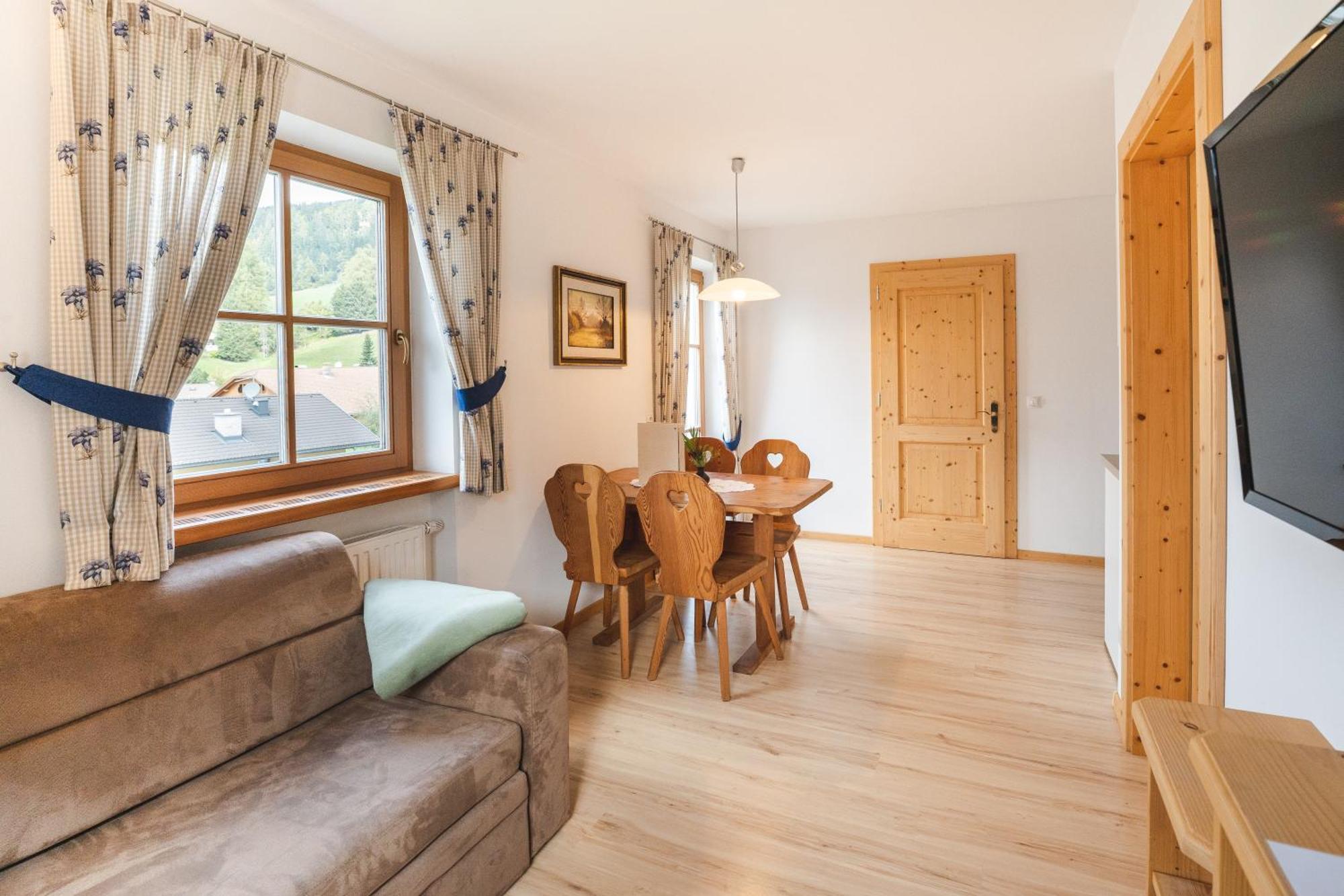 Elslerhof Apartment Dobbiaco Bagian luar foto