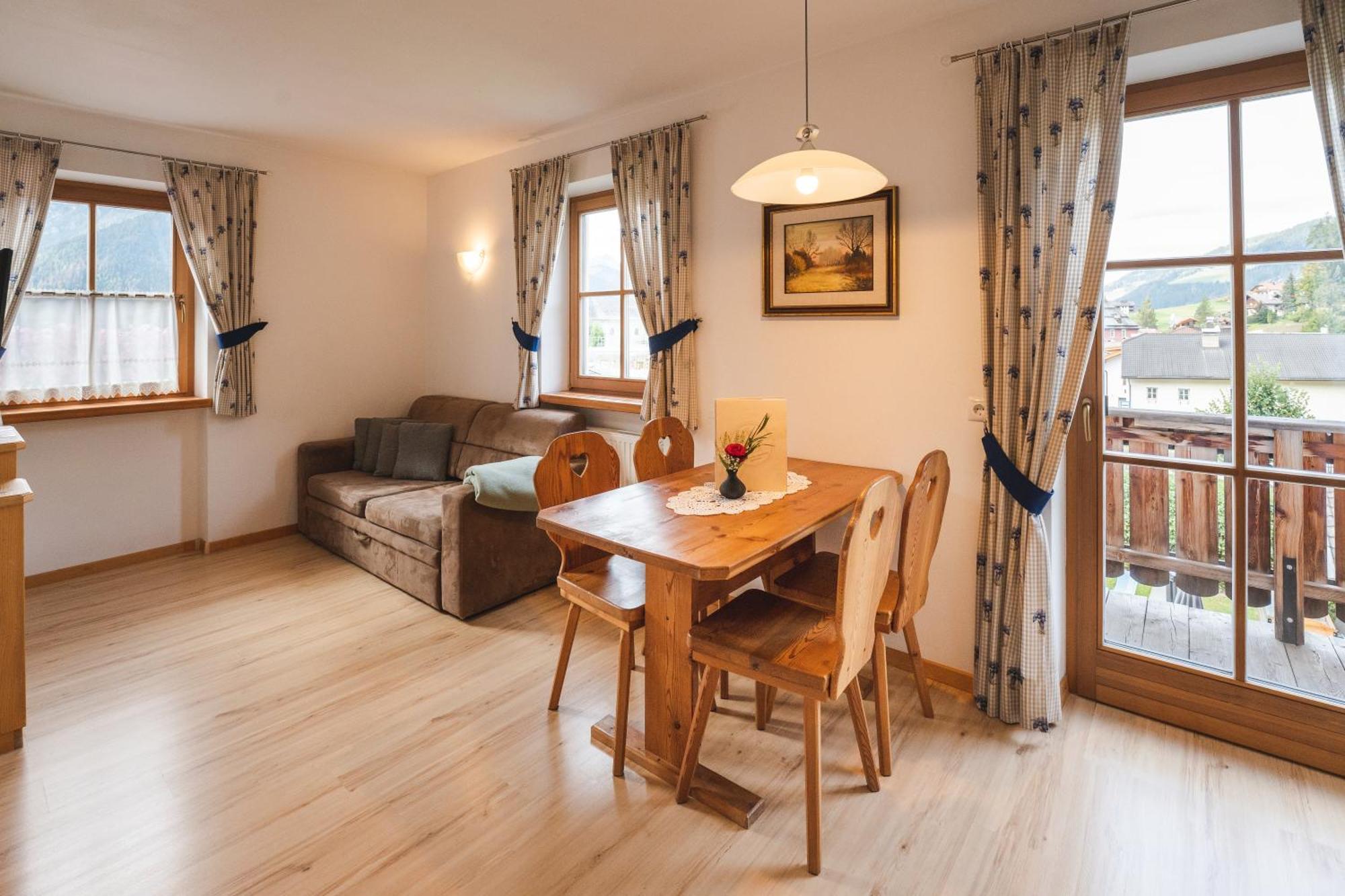 Elslerhof Apartment Dobbiaco Bagian luar foto