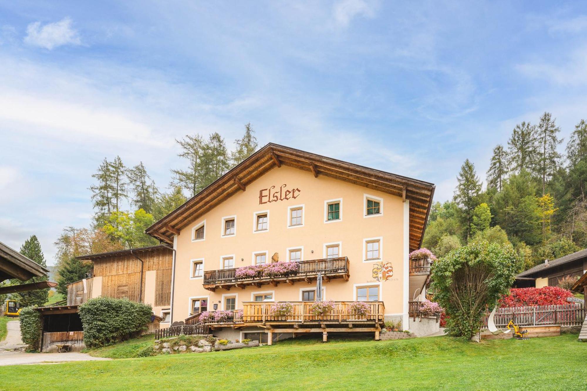 Elslerhof Apartment Dobbiaco Bagian luar foto