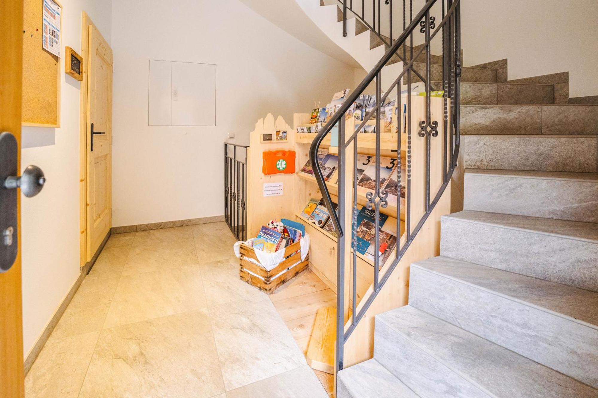 Elslerhof Apartment Dobbiaco Bagian luar foto