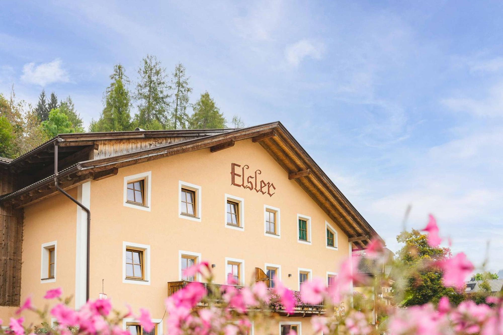Elslerhof Apartment Dobbiaco Bagian luar foto